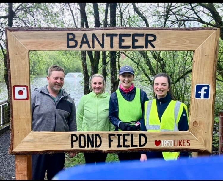 Our @MtHillaryAC #MeetAndTrain Group taking a break this week for a photo op📸 It’s all about the photo! Loving the new sign @BanteerCS @TheCorkMarathon @CorkSports