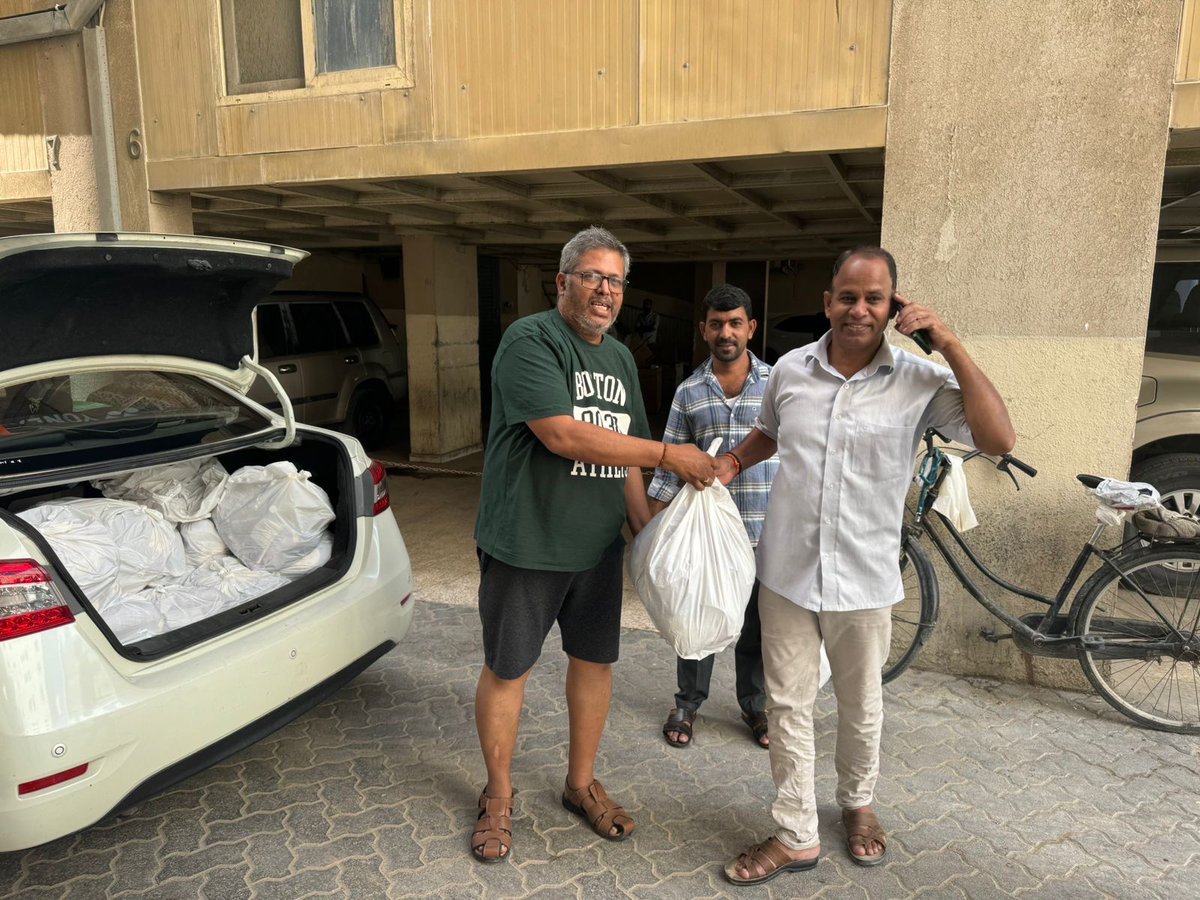 Water may have receded following #DubaiRains but IPF volunteers are out there extending a helping hand with essential Grocery kits to Andhra workers,part time cleaners with Jobs affected @IndembAbuDhabi @cgidubai @Vaidyaj @shankari1968 @RANJANRAJEEV201 #Seva @RanjithKodoth1