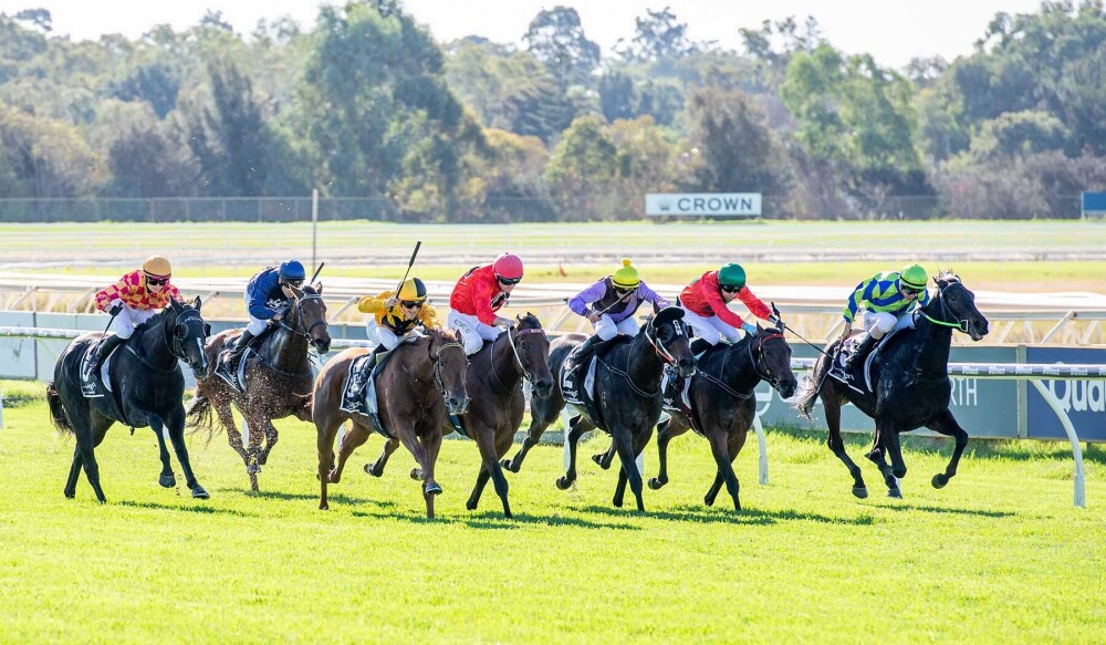 Sapphire Street surged down the outside of the Ascot home straight to take out the Listed Sheila Gwynne Classic over 1400m. 👏 A well-timed run by Luke Campbell earned the 3yo filly from the Morton Stable her first stakes win. 🐎 Congratulations to all winning connections! 🏆 📸…