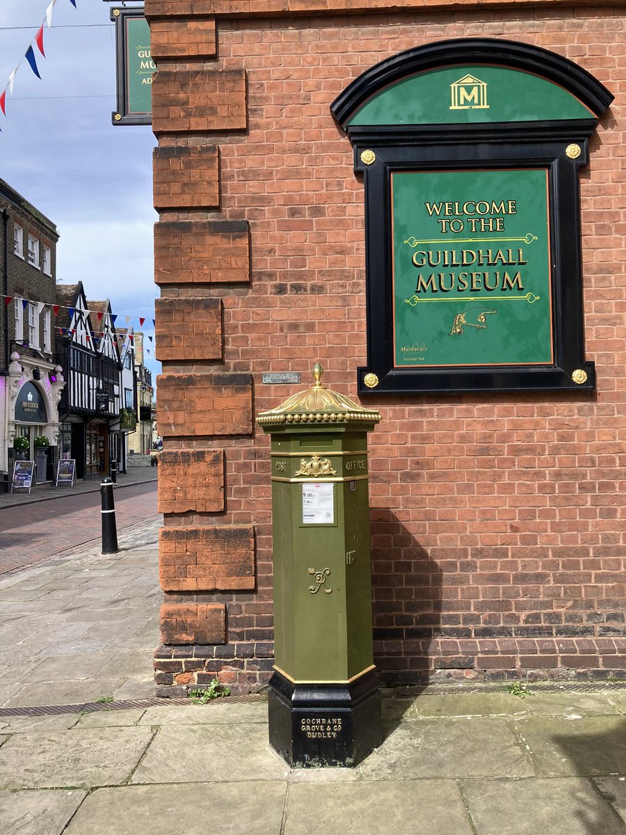 Pretty Penfold postbox from Rochester
#postboxsaturday