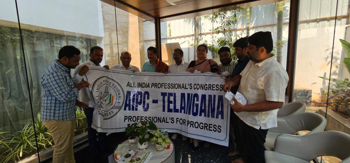 AIPCTelangana's tweet image. We had the privilege 2 meet today and discuss with @Vemnarenderredy Garu(Telangana Government Advisor)😊Thank you so much to him for  his time and nice gesture 👍#ProfessionalsforProgress💐
@drjgeetareddy
@revanth_anumula @ProfCong @ShashiTharoor @pravchak @INCIndia…