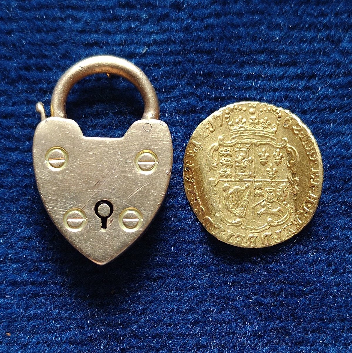 In 2022 I found 2 gold items. The padlock on 1st January, and the coin on 31st December. With an intriguing link, both tokens of affection. What are the odds on that happening 😆 M. W. From BAM 3rd October 1899 Quarter Guinea of George III, 1762,bent to form a love token.
