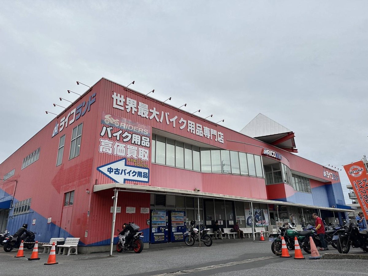 plot_touring's tweet image. 今日はライコランド柏店でイベント！
EFFEX、IGAYA、bremboを展示しておりますよ〜！

SP忠男さんとオービトロン・マイクロリアクターの体感イベントも開催中です👍

ツーリング部のワダとヨシダがお待ちしてます😊

@RicolandKashiwa