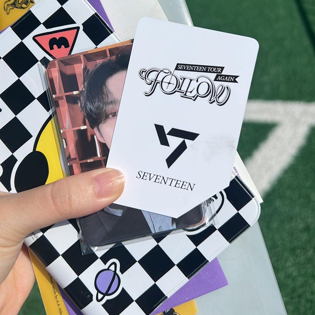 hpkive's tweet photo. I got group card 😭😭😭 

#SEVENTEEN #세븐틴 
#SVT_TOUR_FOLLOW_AGAIN 
#FOLLOW_AGAIN https://t.co/vyox1TIWGK