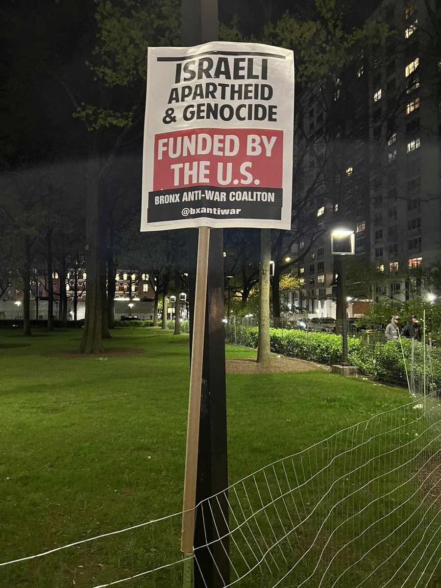 datainput's tweet image. 3/
NYU Gaza Solidarity Encampment
NYU, Manhattan, NYC
Friday, April 26, 2024.
#CeasefireNOW #FoodNOW #SaveGaza #FreePalestine #nyc