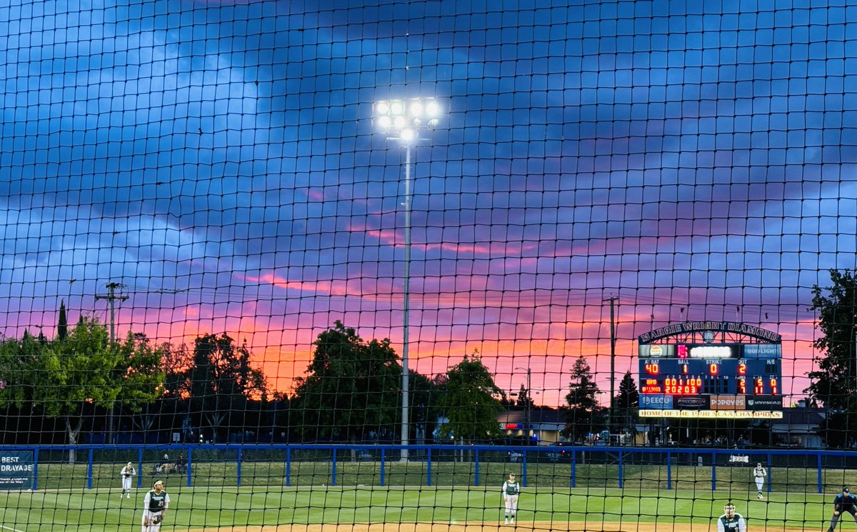 A beautiful sunset and a Bulldog win made for a fantastic evening. 🥎 @FresnoStateSB @FSAthletics