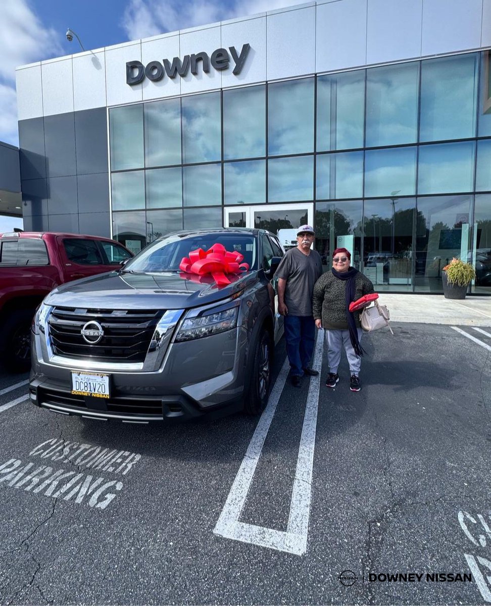 It's the weekend, and our happy customers are kicking it off in style with their new vehicles from Downey Nissan!

#weekendmode #downeynissan #happycustomers #newcar