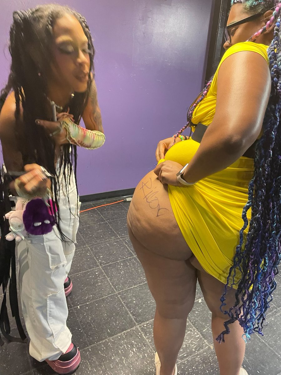 Throwback to when @Rico_nastyy signed my butt at a show. They wasn’t prepared for all this ass 😂🤭