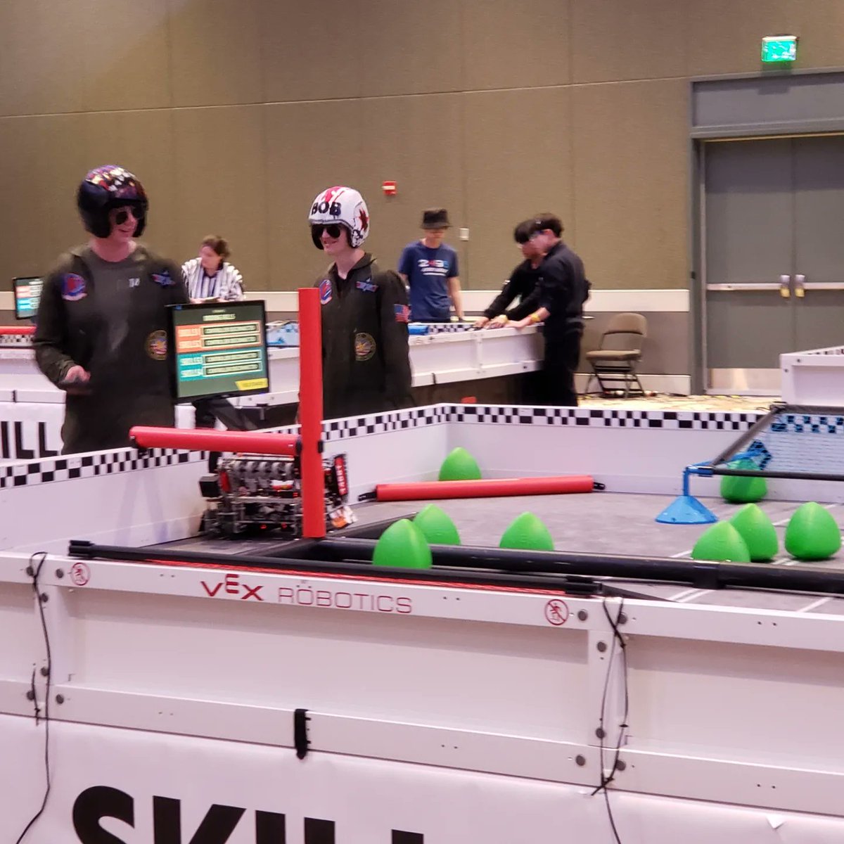 SandyVEXRobotic's tweet image. Lots of matches today!  Team had a lot of up and downs with some close matches, lots of new experiences, and a bit of fun thrown in!  Good food with the Oregon teams and then back to hotel because we are back tomorrow with 2 more matches before alliance selection! #vexworlds