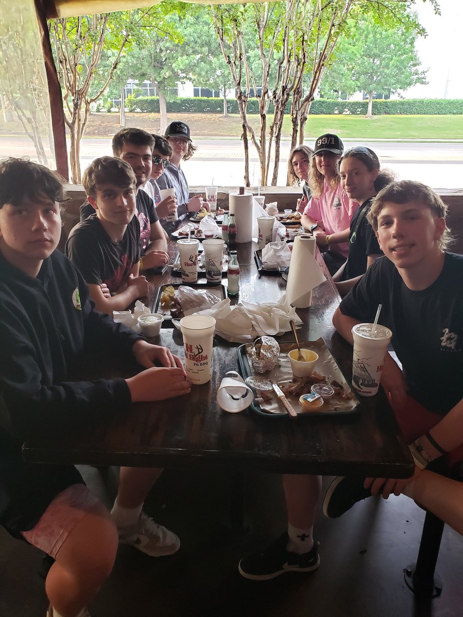 SandyVEXRobotic's tweet image. Lots of matches today!  Team had a lot of up and downs with some close matches, lots of new experiences, and a bit of fun thrown in!  Good food with the Oregon teams and then back to hotel because we are back tomorrow with 2 more matches before alliance selection! #vexworlds