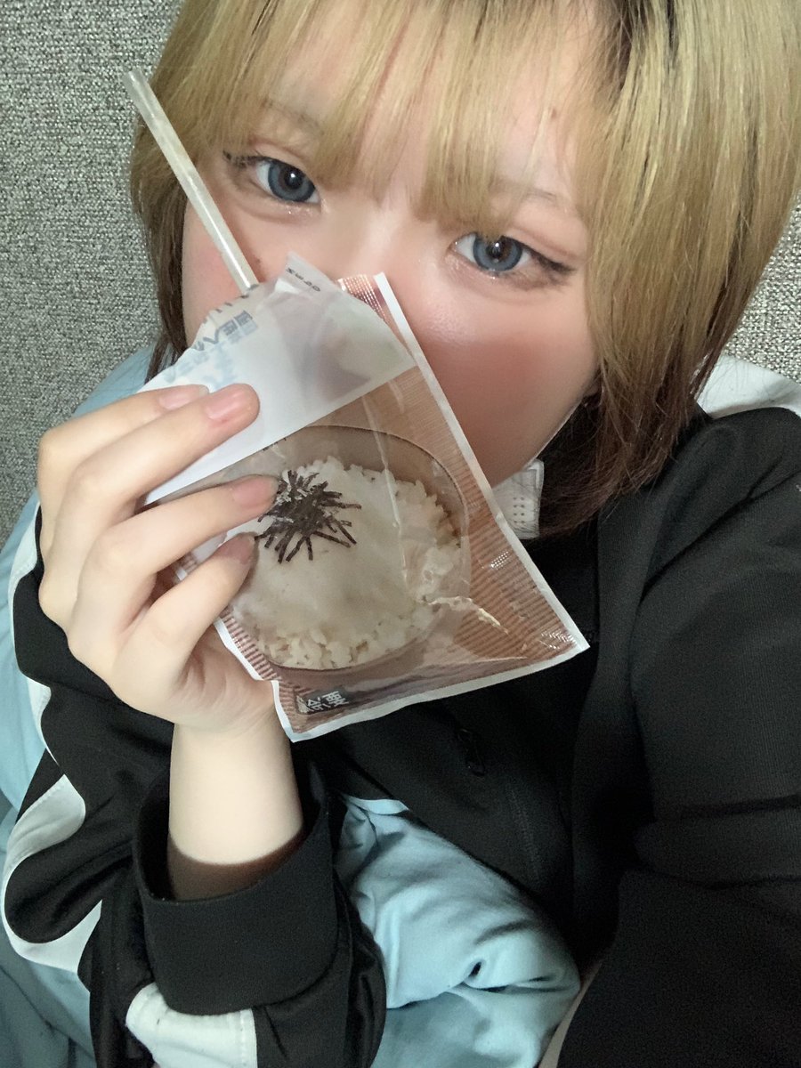 熱出たからストローでとろろたべた