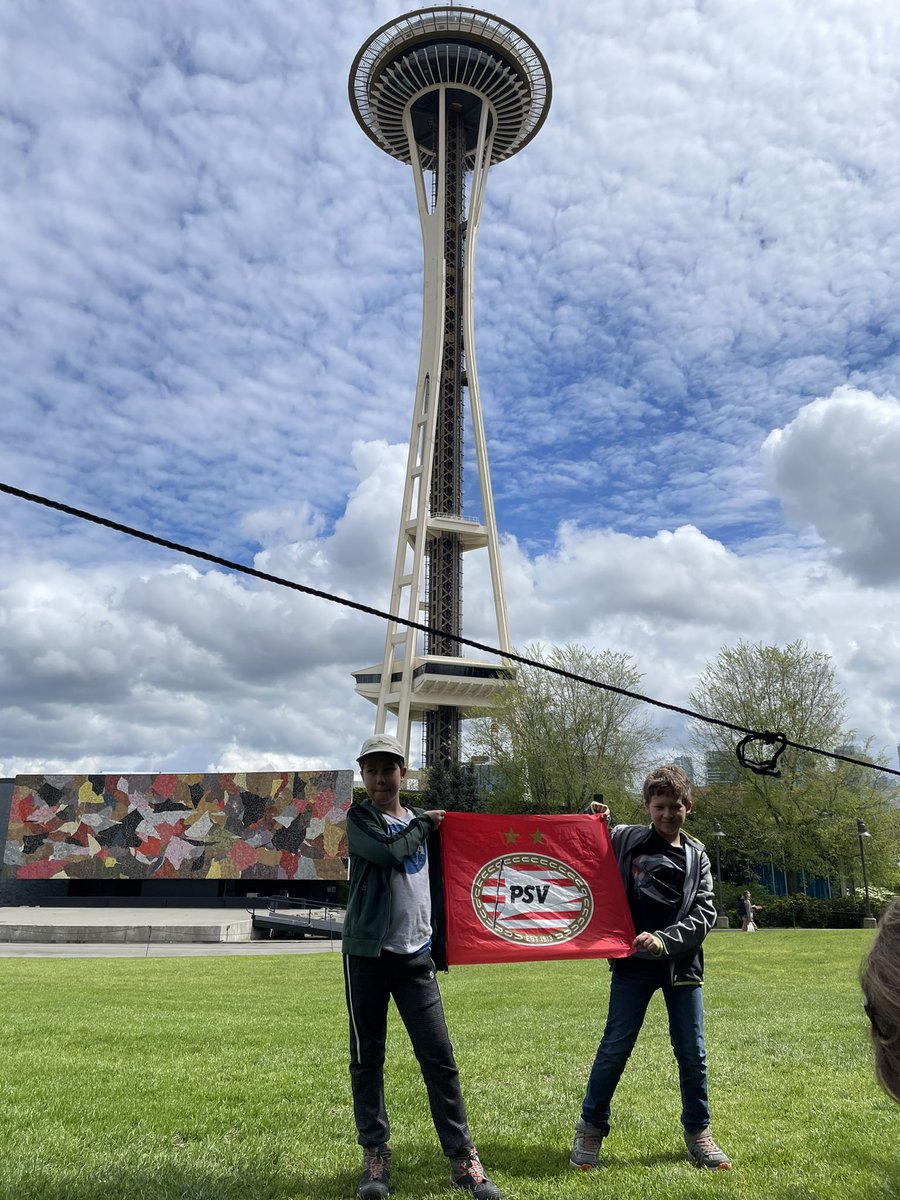 Nog steeds in #Seattle #PSV meer bekendheid geven en kampioenschap nr. 25 vieren. 6 mei weer in #Eindhoven om kampioensfeest te vieren. #SpaceNeedle