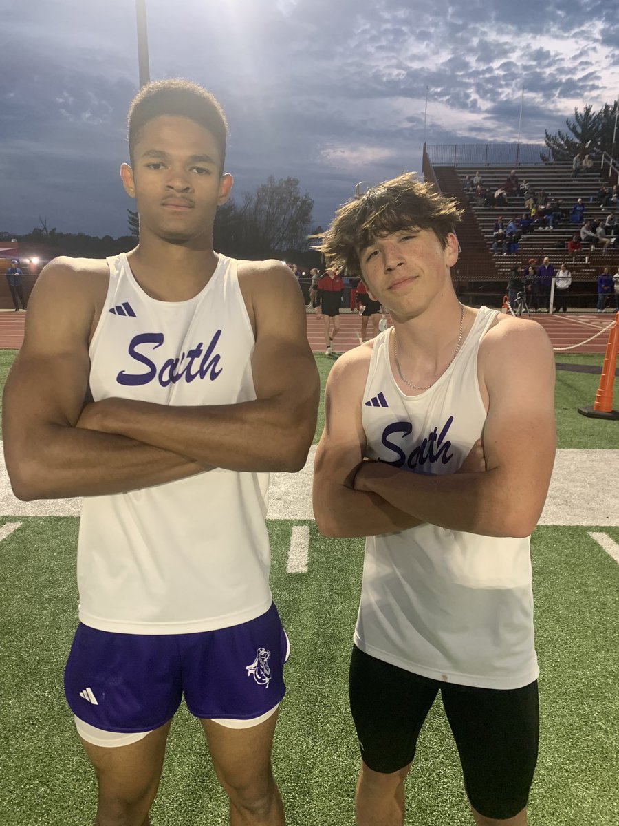 Sophomores take 1-2 in the 200 at Conference Indiana Track Meet tonight!
2. Khaliq Akou, 1. Gabe Taylor!  @BHSS_Athletics