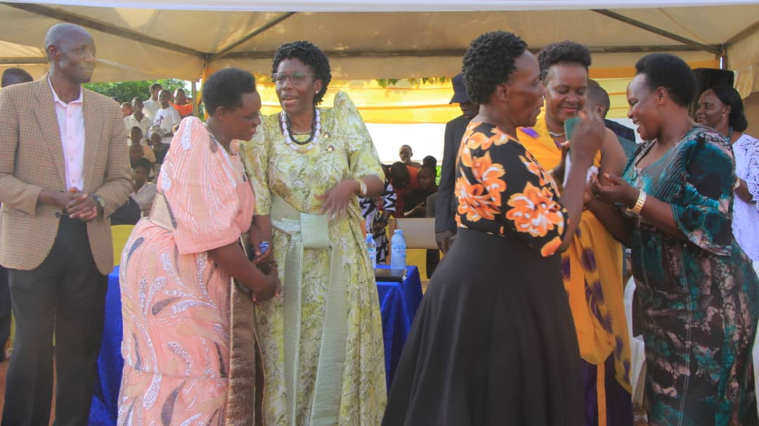 Still while in Mubende for the Women's Day activities, I gave out close to 900 titles to different families. This was under Govts efforts to ensure security of tenure under the Land Fund provisions. Mubende is one of those areas that has witnessed violent evictions and I…