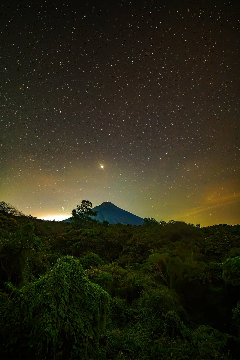 Noche de estrellas y volcán de Agua
#Guatemala