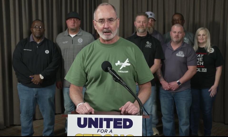 UAW Wins Last-Minute Deal At Daimler Truck Averting A Strike
go.forbes.com/c/W4M2