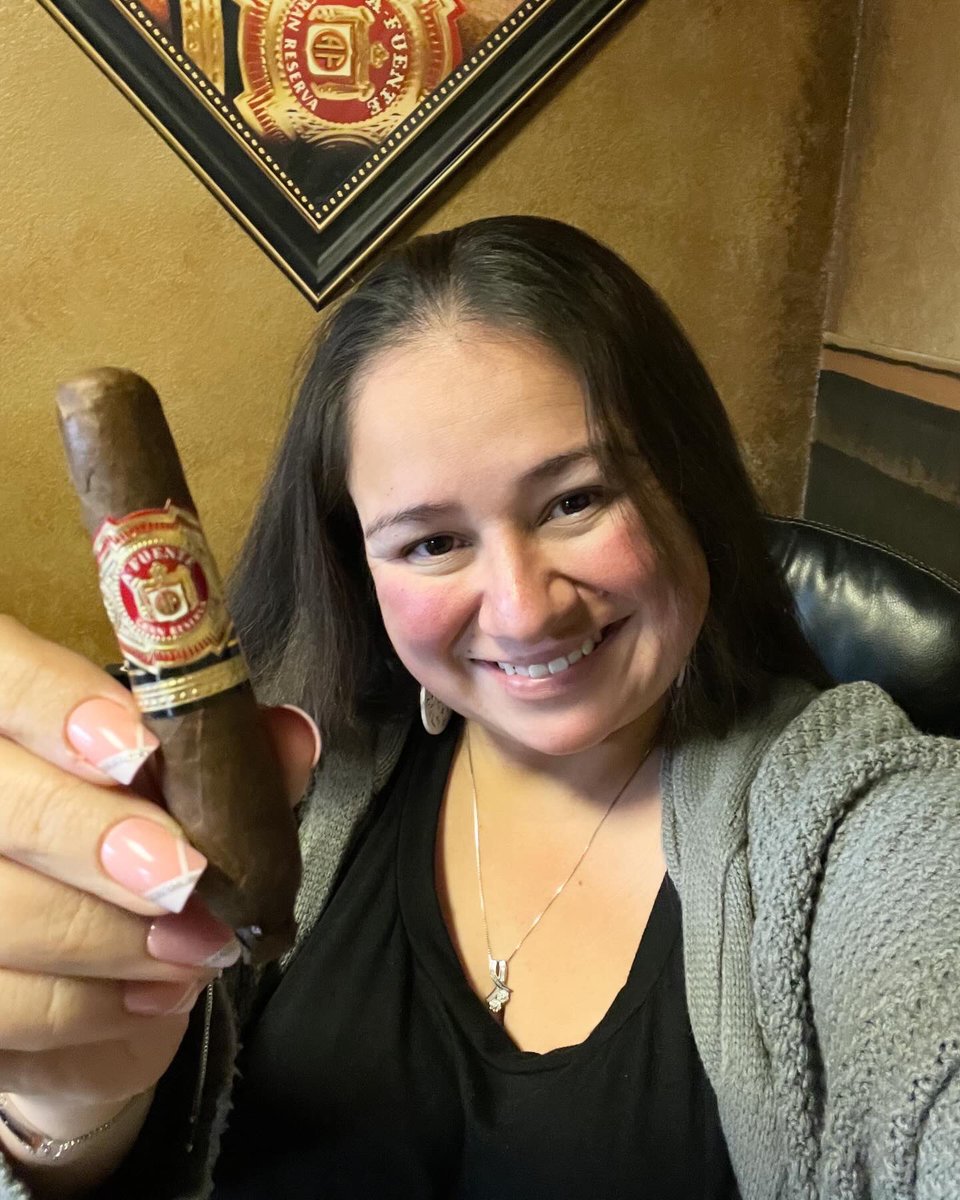 Happy Fuente Friday  #fuentecigars #fuenteshortstory #shortstory #fuentefriday #cigaroftheday #elcidscigarshop #elcidscigars #elcidstobacco #elcidscigarlounge #elcids #cigars #cigarboss #cigarlounge #cigarshop #cigartime #sophiassmokes #botl #sotl #cigarpassion #cigarwomen