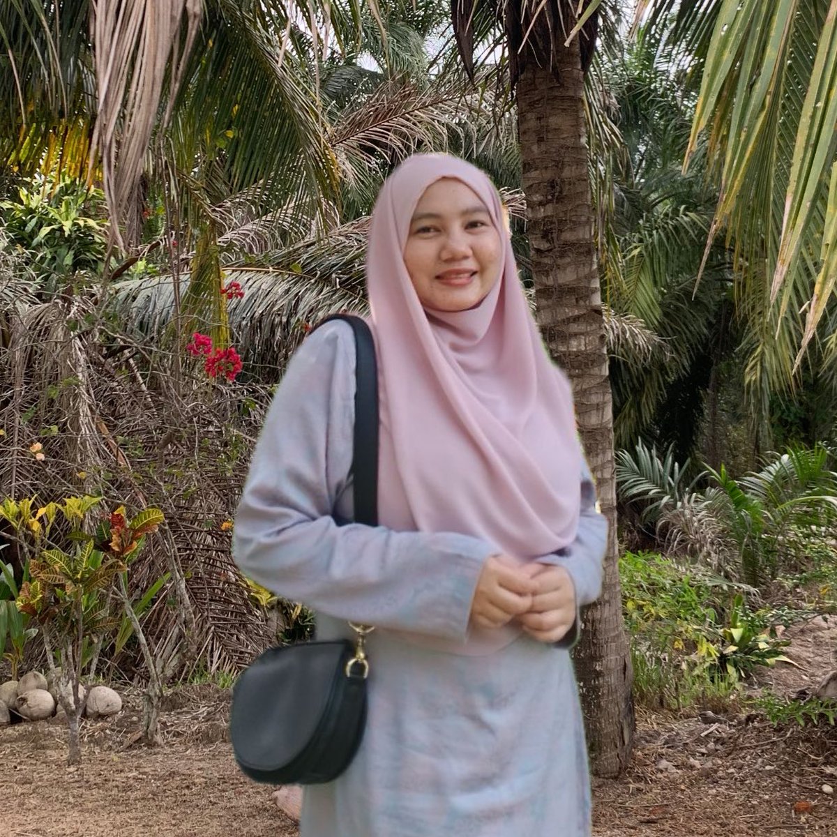 Salam @TwtJodohMY 🤍 I’m helping my friend finding her other half. I think it's the right time to find her soulmate. Target nak kahwin tahun depan. Kalau berminat you can DM me to arrange for a ta’aruf or you can reach her out on her Telegram: najwa5677