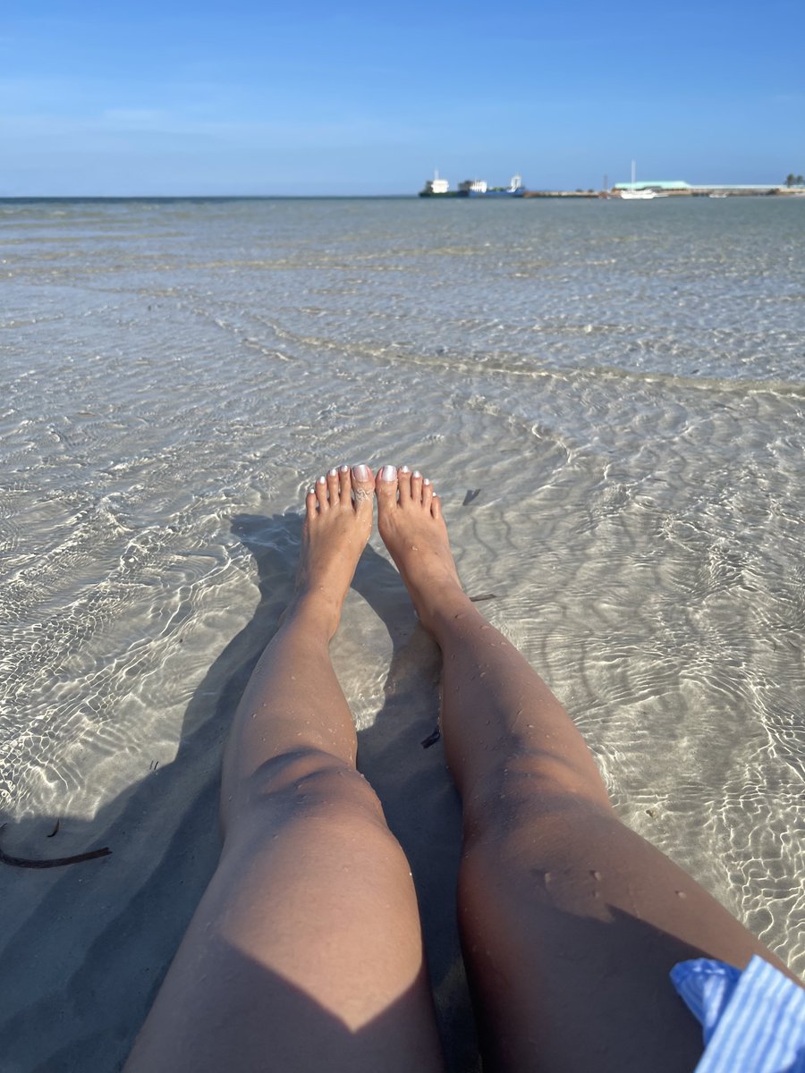 Salty! Sandy toes 🏝️