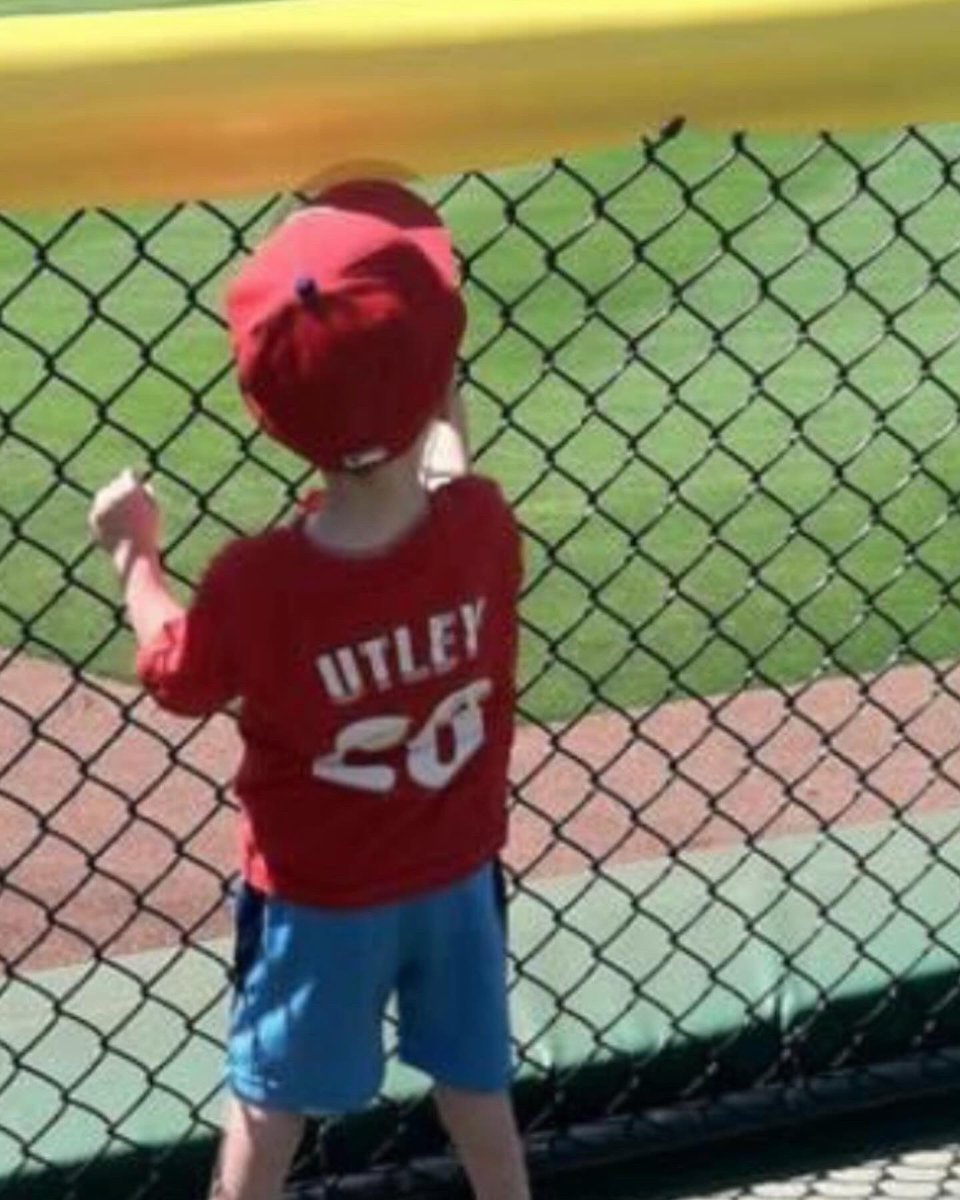 I miss these days. I got tackled trying to catch a Jim Thome blast to center. Mrs covered him as I jumped barehand backwards. Pulling the crowd away from him. Meanwhile his twin stood there laughing going daddy missed the ball. @AndreaThome I miss these days.