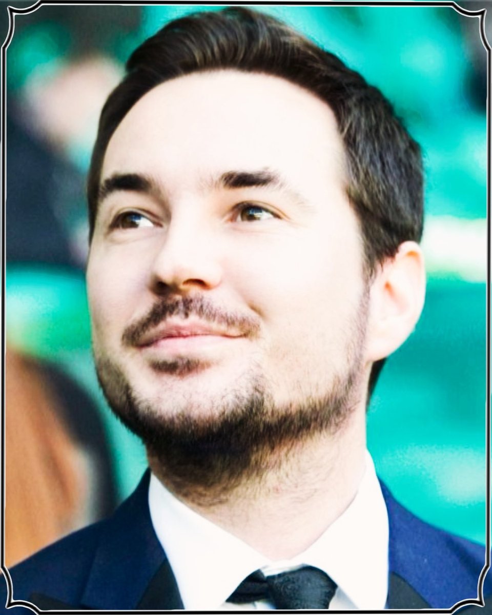 PIC OF THE DAY There is something 'je ne sais quoi' about this photo ❤️  We do love shots where Martin looks happy & relaxed and just living his best life ☺️ ~ December 2014 📸 : SNS Group (Original) #MartinCompston @martin_compston