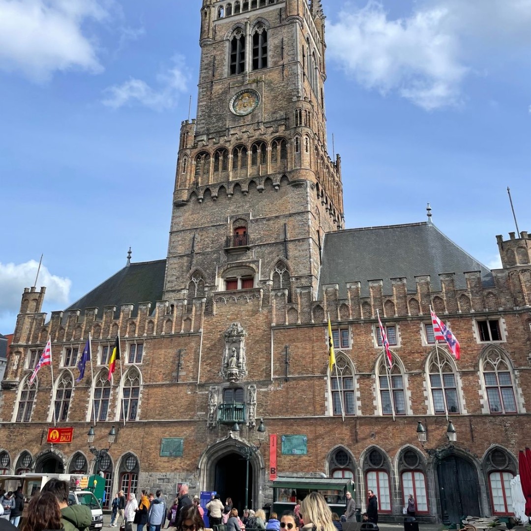 A snap from our top billers enjoying their trip to Bruges 🚆

What was so funny? Comment your guess below! 🤭

#bruges #topbillers #worktrip #recruitmentagency