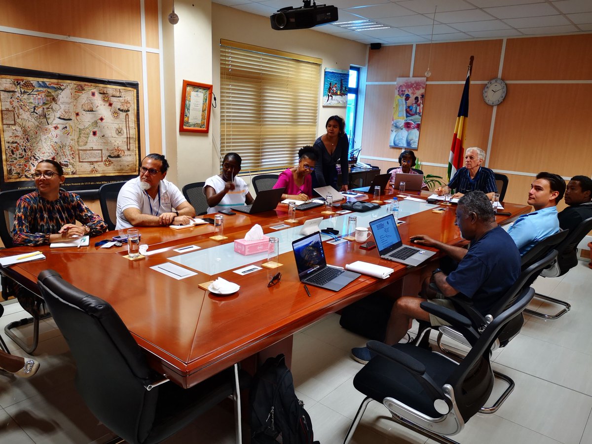#Seychelle's 🇸🇨 National Multi-Stakeholder Group is 'mainstreaming' #FisheriesTransparency!

In their latest meeting, they finalised the next #FiTIReport (2022), received updates on the @PeoplePowrd project, & made plans to improve communication of the report & its impacts 👏