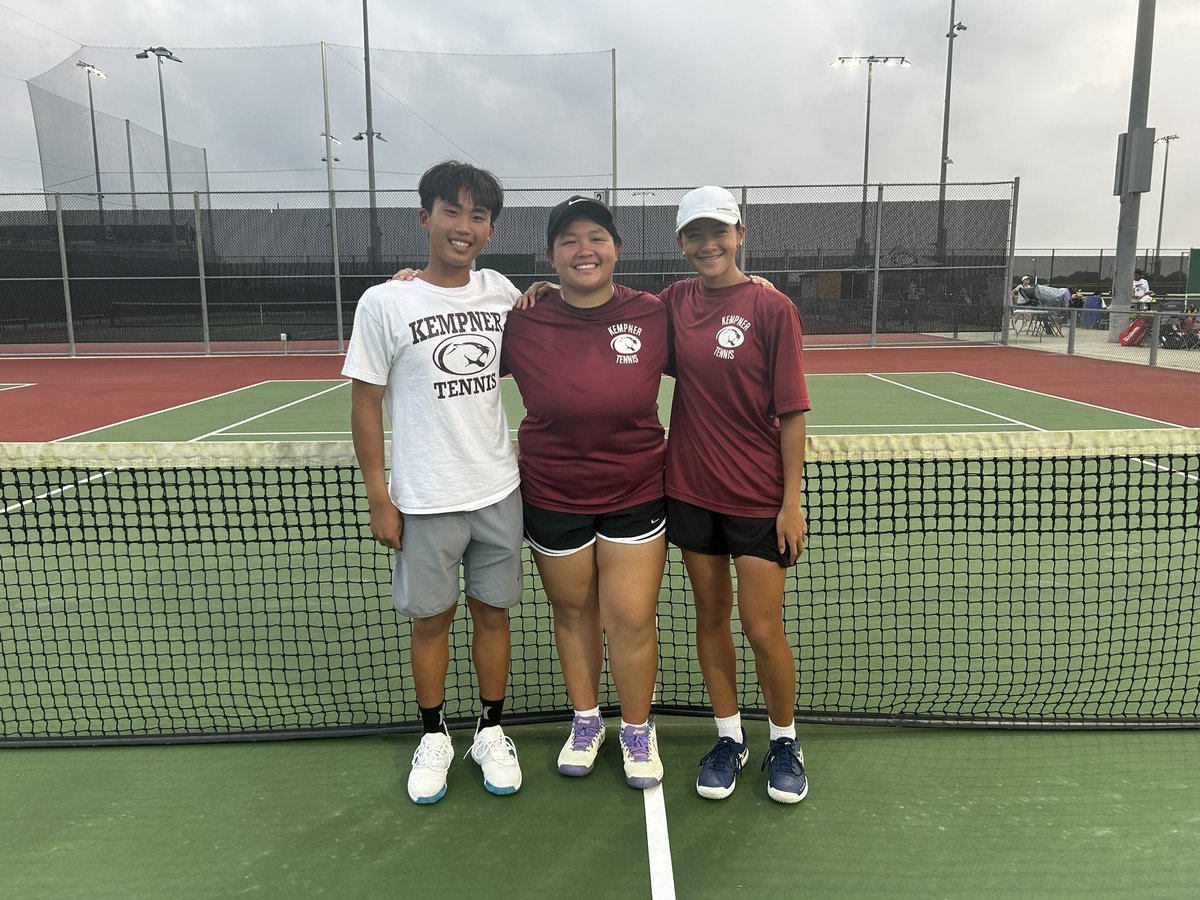 Congrats to Noey Do for his 3-peat in Boys Singles at the District Tournament. Congrats also goes out to Van Dao and Jesse Eugenio for taking the silver medal in girls doubles and clinching a Regional spot!