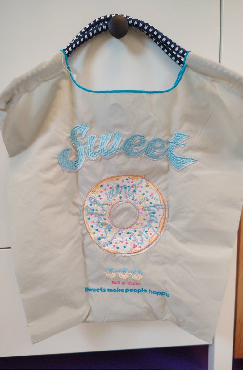 母親からおしゃれ可愛いShoppingBag
貰った🍩🧡旅行に持って行こっと