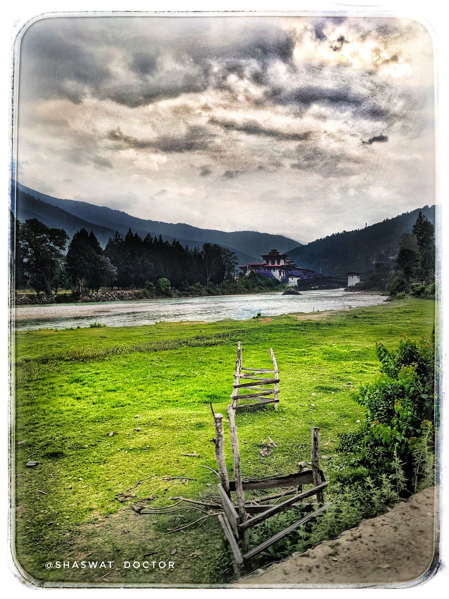 #Bhutanbelieve #Bhutan #bhutantourism  #VisitBhutan #TourismBhutan #BhutanDiaries #BhutanTravel #nature #naturephotography #naturelovers #naturelover #natureza #peace #peaceful #calm #calmness #zen #tranquility #bhutantravel #bhutandiaries #travel #travelphotography #traveler