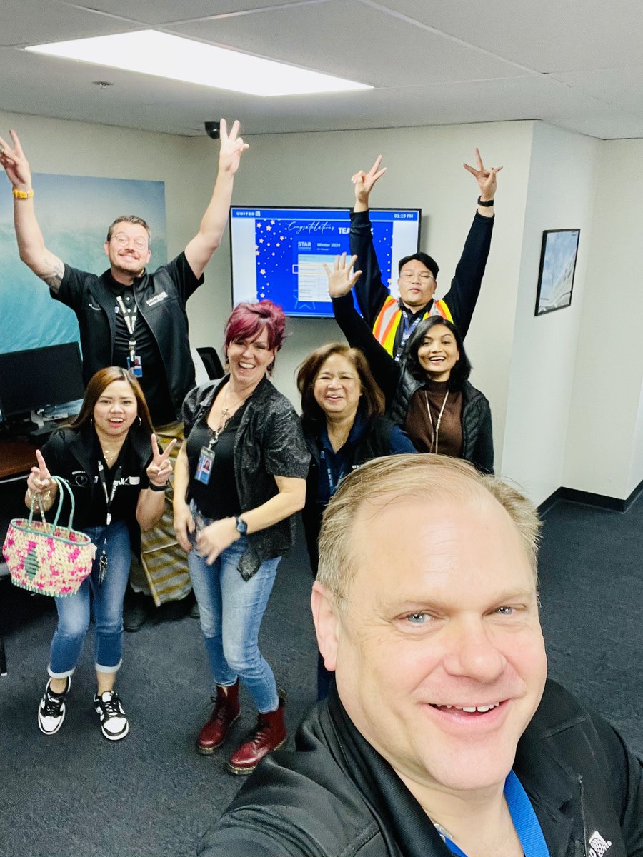 @united team LAXOZ Business Office. Yaaayy for Friyayy! ✈️

#goodleadstheway #beingunited #goodleadsla