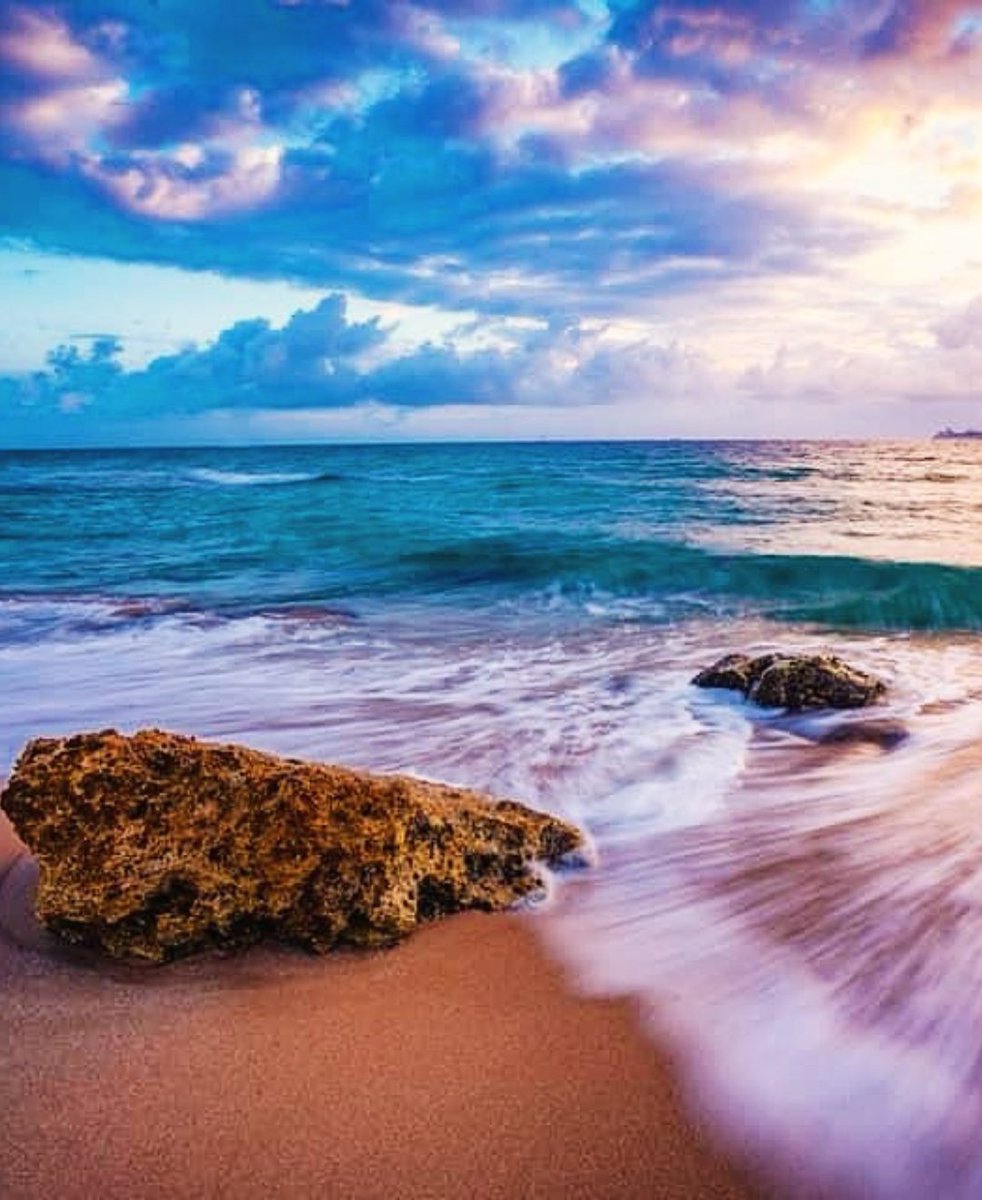 Another gorgeous day in paradise. 🌴 📍: Fort Lauderdale Beach 📸 : matthew_carby_photographer #visitlauderdale #fortlauderdalebeach #floridabeaches