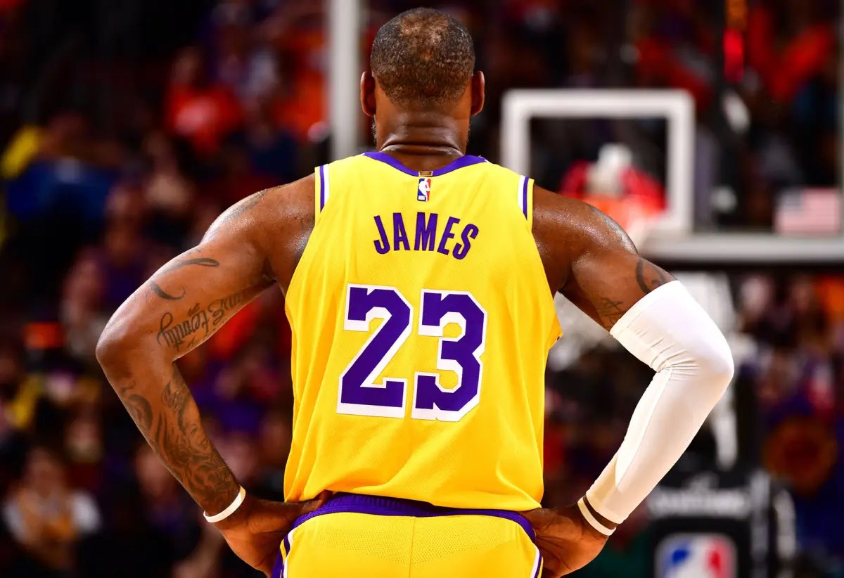 LakeShowYo tweet media