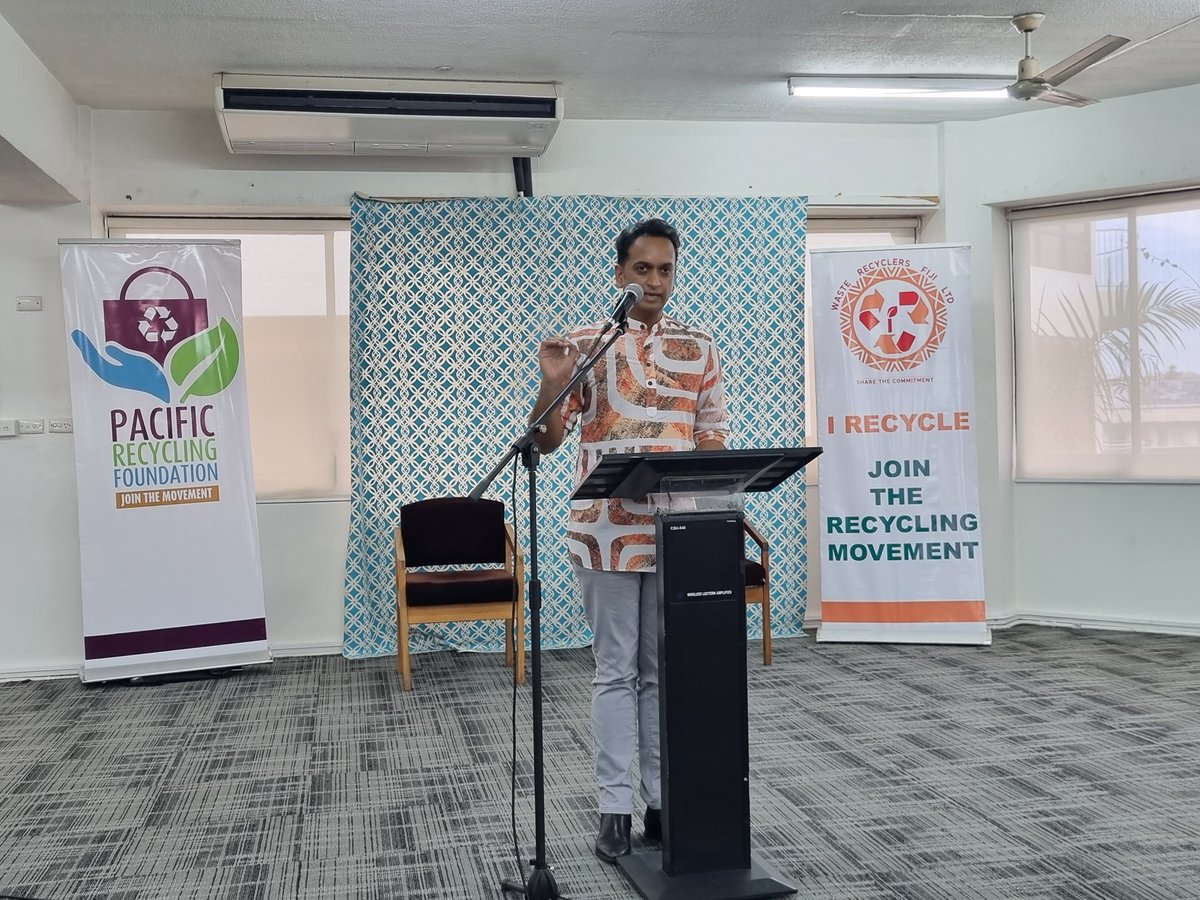 Amitesh Deo of Waste Recyclers Fiji at launch of partnership with @spc_cps to establish recycling hubs at SPC campuses across Suva. Brilliant initiative. #TEAMfiji, join the recycling movement, share the commitment. Fellow CROP agencies & Fijian universities may wish to join?