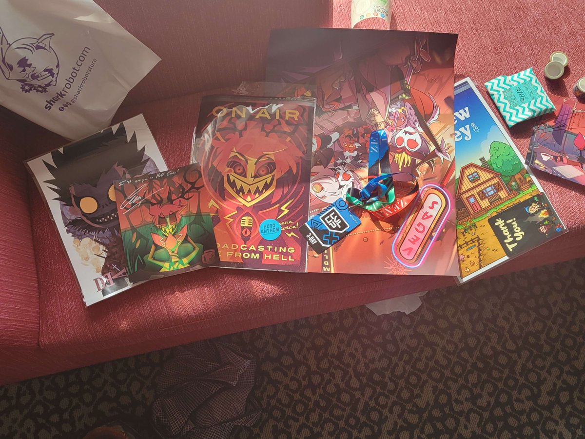 ooooooh been gettin some sweet loot at Lvl Up in Las Vegas so far, and so much more to come