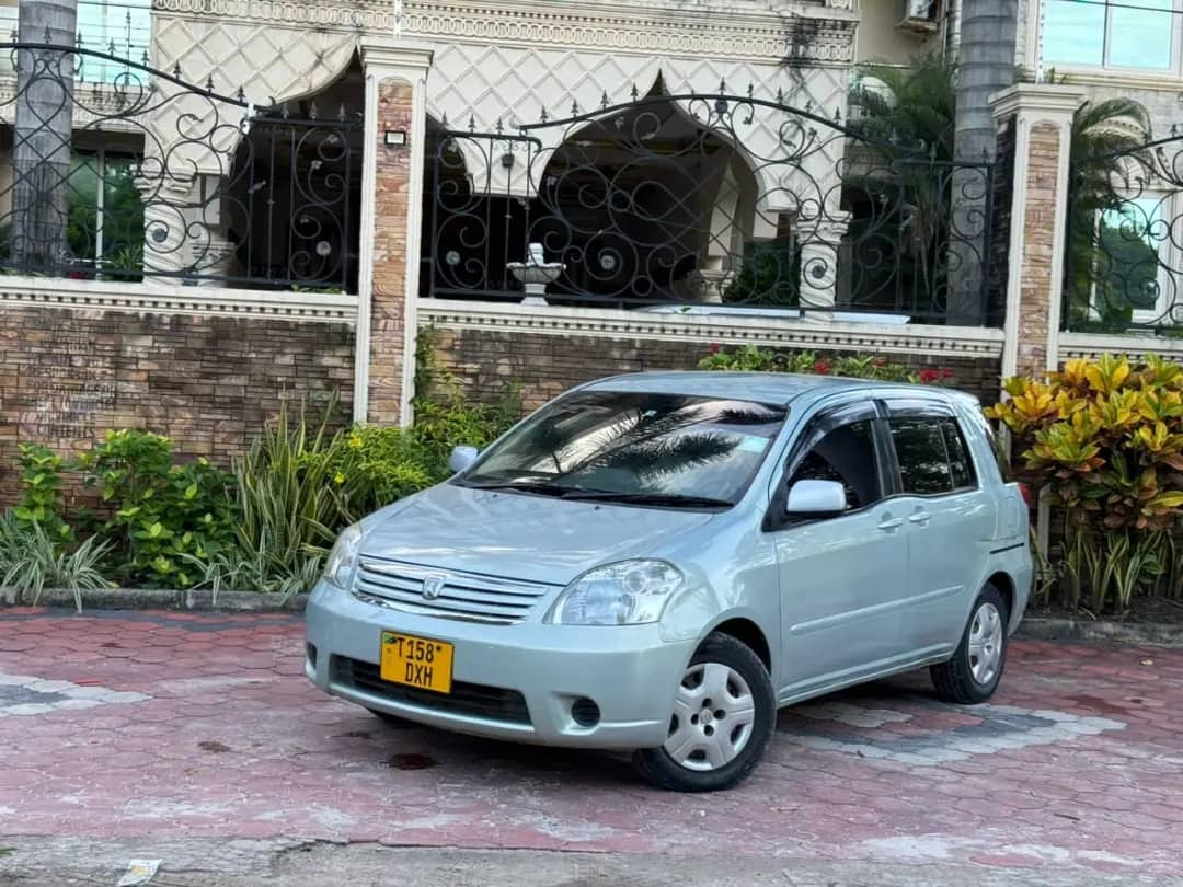 *TOYOTA RAUM (DXH)* Clean Seats 💺 2005 model 1490 cc Verry SMART ✅ Petrol Fuel ⛽️ Full Ac Full Documents Gari Mpyaa 100% Bei 12.8 mil Njoo WhatsApp 0626010537