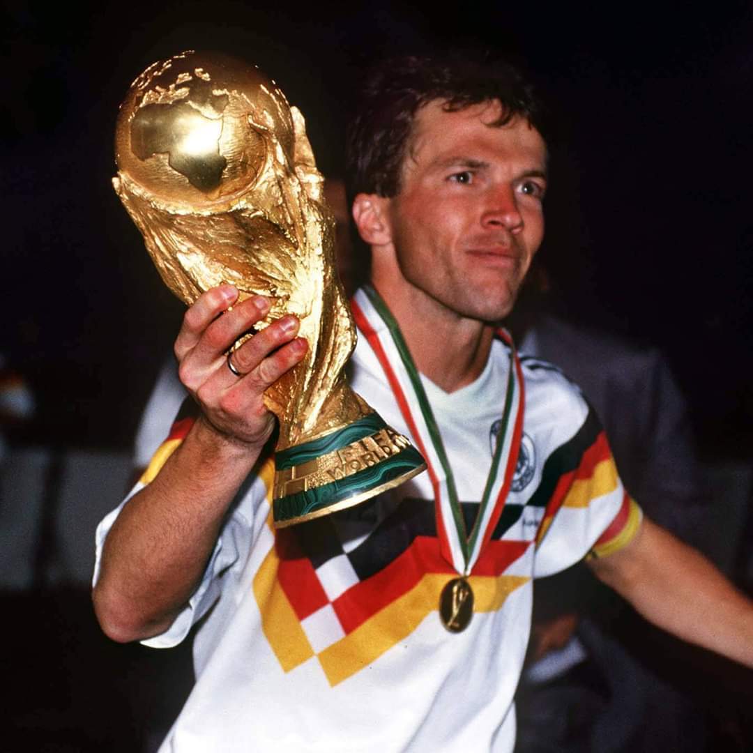 🎙 Lothar Matthäus: “El secreto en Italia 90 fue que aprendimos la lección del 86. Nos dimos cuenta, o bueno Franz Beckenbauer se dio cuenta, de que para ganar, más allá del talento, lo que importaba era funcionar como equipo y tener un buen ambiente.