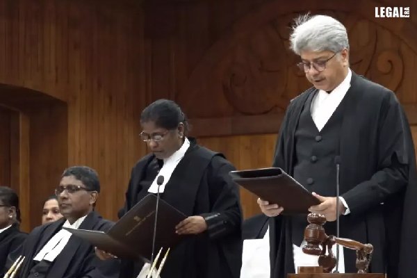Justice MB Snehalatha Sworn In As Additional Judge Of Kerala High Court
.
Link to read full News : legaleraonline.com/from-the-court…
.
#JusticeMBSnehalatha #KeralaHighCourt #ChiefJusticeAJDesai #SupremeCourtCollegium #MotorAccidentClaimsTribunal