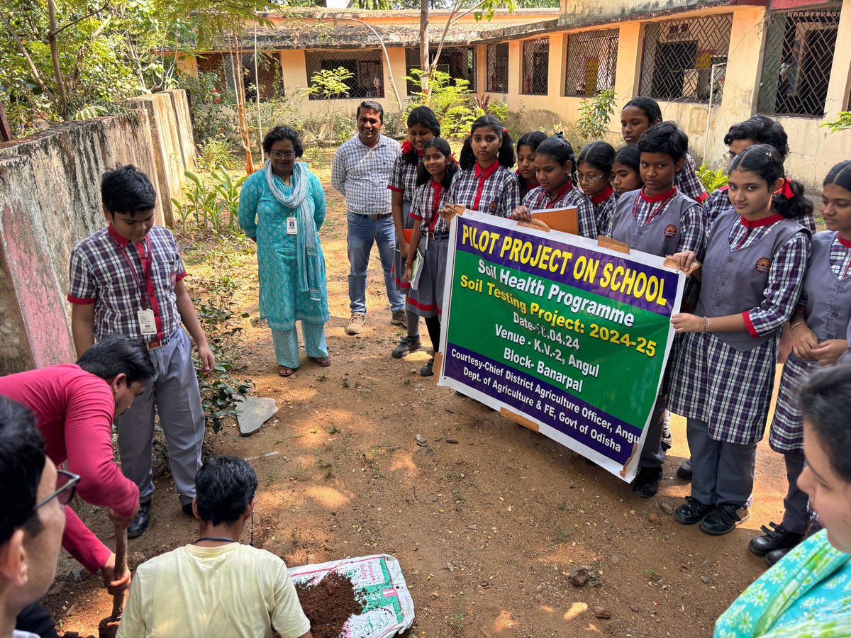 🔬 With the guidance and support of Krishi Vigyan Kendra, our students took their newfound knowledge to the next level by sending the collected soil samples to the lab for analysis.
🌱💚
#SoilHealth #KrishiVigyanKendra #soilhealthprogram2024 #KVS #kendriyavidyalaya #bhubaneswar