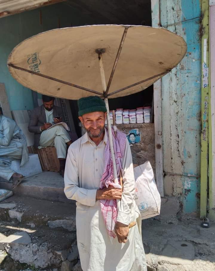 سائنس کا پہلا نام ناڑہ کوٹ 
باقی سائنس نام بعد میں گوروں نے رکھا 
حالیہ تیز بارشوں اور ژالہ باری سے بچاؤ ۔۔۔۔تیز ہؤا سے چھتری الٹنے کا توڑ  جنگلی درندوں کتوں سے بچاؤ ۔۔ بندوق کے چھروں سے بچاؤ ۔۔۔ ناڑہ کوٹ کےمستری ریاض صاحب نے جدید بلٹ و ایین  پروف چھتری ایجاد کر دی ۔۔۔۔۔