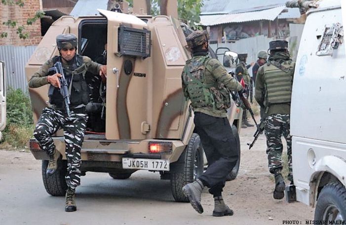 Two #CRPF personnel were killed, and two others were injured in an attack by armed militants in the Naransena area of #Manipur's Bishnupur district in the early morning hours of Saturday. The incident happened between midnight and 2.15 am, police added. The armed groups fired a…