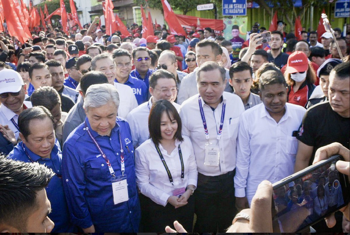 Terima kasih kpd Presiden BN @DrZahidHamidi yg mengetuai jentera pilihanraya BN membantu kempen calon krjn perpaduan pada pagi ini. Semangat setiakawan dan perpaduan yg didukung adalah kunci kejayaan kita dan ia amat dihargai. @umnoonline #KitaPerpaduan #MalaysiaMADANI