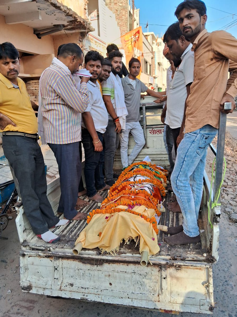 UP:लखीमपुर खीरी जिले में बीजेपी के युवा मोर्चा के जिला उपाध्यक्ष 26 वर्षीय युवक अमिय त्रिपाठी उर्फ शान्तनु का हार्ट अटैक से बीते दिन निधन हो गया,जिले में नव युवको में हार्ट अटैक के मामले लगातार बढ़ रहे है ,पर 55 लाख की आबादी वाले जिले के जिला अस्पताल में एक भी डॉक्टर हार्ट का नही…