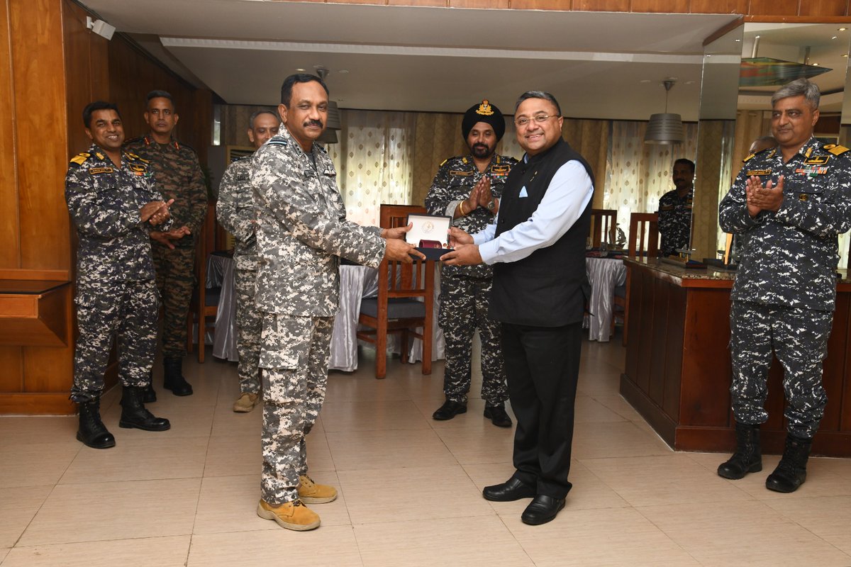 Indian Ambassador to Tokyo, Sh Sibi George, interacted with Air Mshl Saju Balakrishnan AVSM, VM, #CINCAN during his visit to ANIs. He was briefed on ANC's strategic importance and ANC's support to Civil Administration. #ANC #BharatDarshan