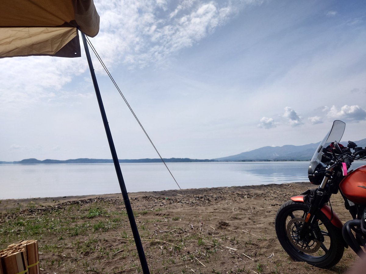 ここキャン1年ぶり3度目ましての猪苗代！
湖面も穏やかで静かな絶景、夕日にも期待もてそうですね☀