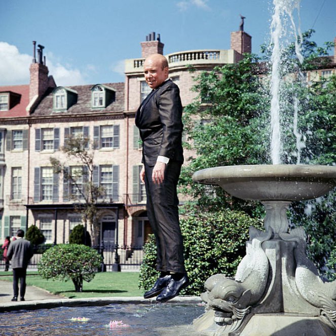 #JohnFiedler (as Fergus the Frog) just hanging around the fountain at the Columbia Ranch in Burbank, CA in #Bewitched S3s “Nobody But a Frog Knows How to Live” in a behind-the-scenes photo. A little over 25 years later the fountain gained notoriety as the #Friends fountain.