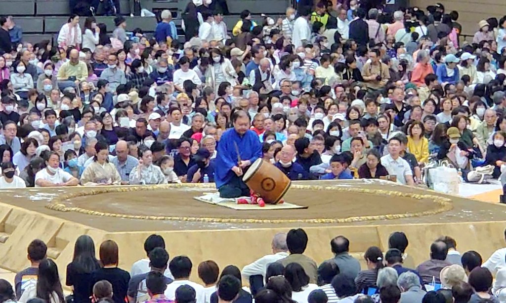 髪結実演
相撲甚句
初切
櫓太鼓打分