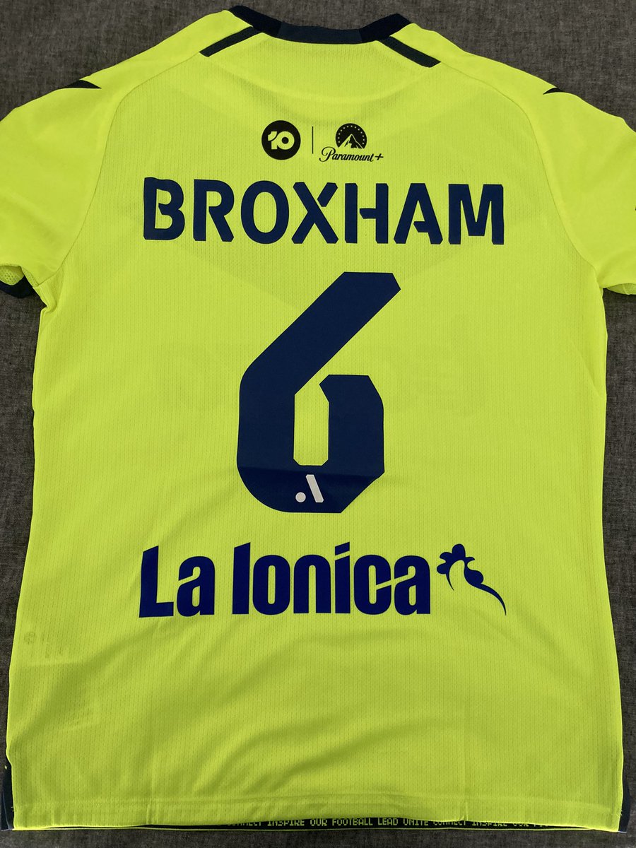Absolutely. Get onboard with this, everyone. 

Leigh Broxham Ballon d’Or. 💙