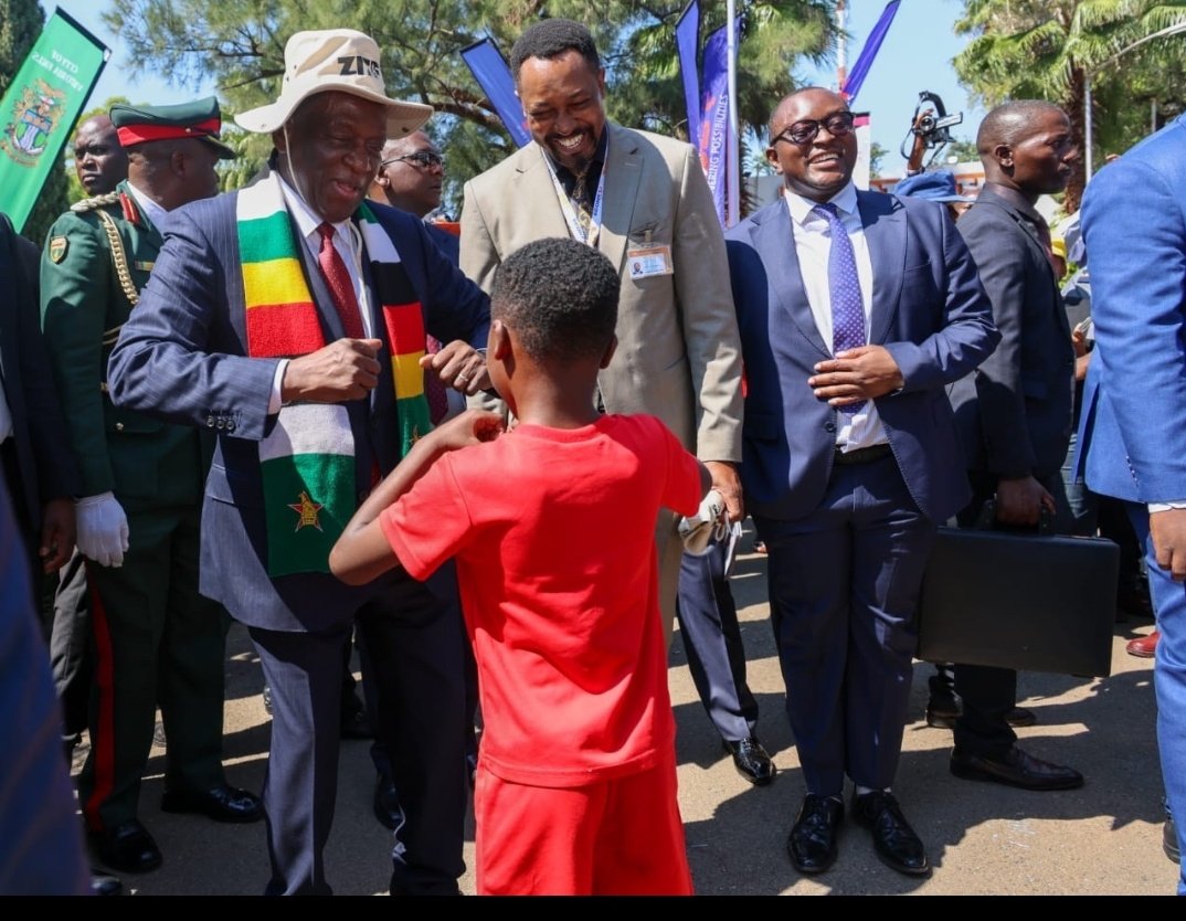 I always say that President Mnangagwa is a friend of children. 

This happy- boy was happy to meet the President and he mimicked his dance moves.  Ukaona uchifarirwa nevana vakakomborerwa. 

#ZITF2024