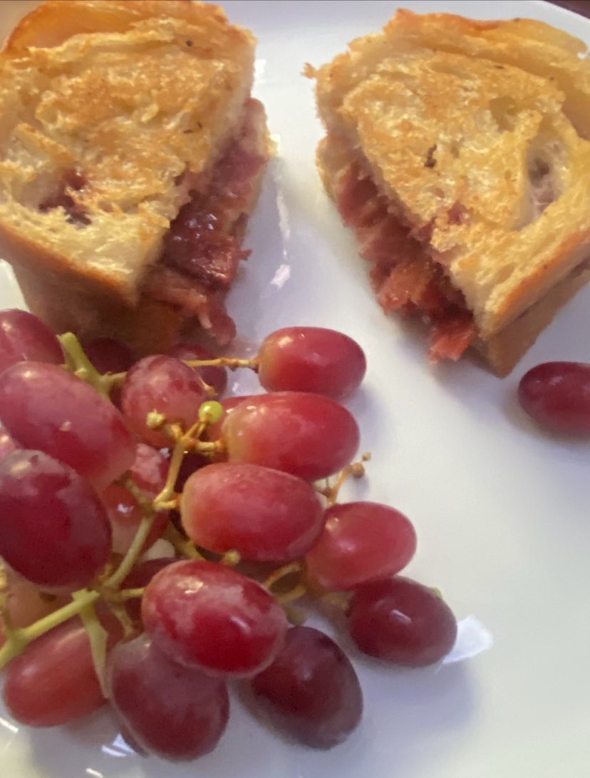 For lunch I tried Chrissy jam snack recipe.🎉 Used sourdough bread, good old Cottees strawberry jam, streaky bacon & double brie. I don’t usually love brie but it was surprisingly perfect with this. Can’t wait to make it again with Meg’s jam!🥰💃🏻

#AmericanRiveriaOrchard